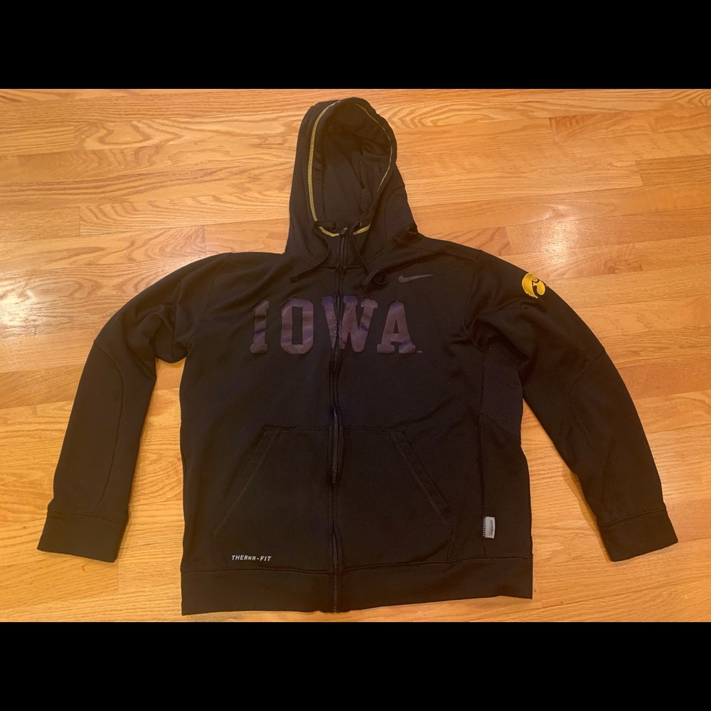 Nike Therma Fit Iowa Hawkeye Hooded Sweatshirt.